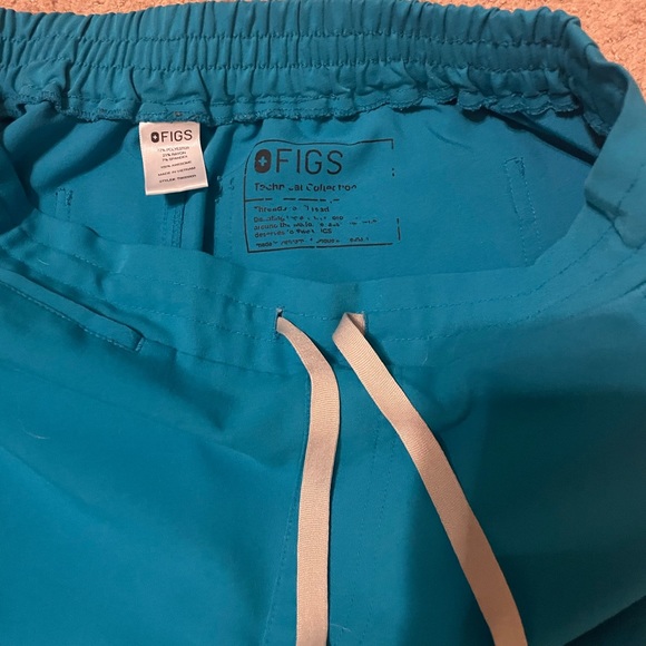 Limited Edition FIGS Teal Scrubs - Picture 8 of 9